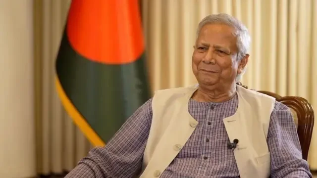 যুক্তরাষ্ট্রে মর্যাদাপূর্ণ অ্যাওয়ার্ড পেলেন ড. ইউনূস, দাঁড়িয়ে সম্মান জানালেন ৪০০ অতিথি
